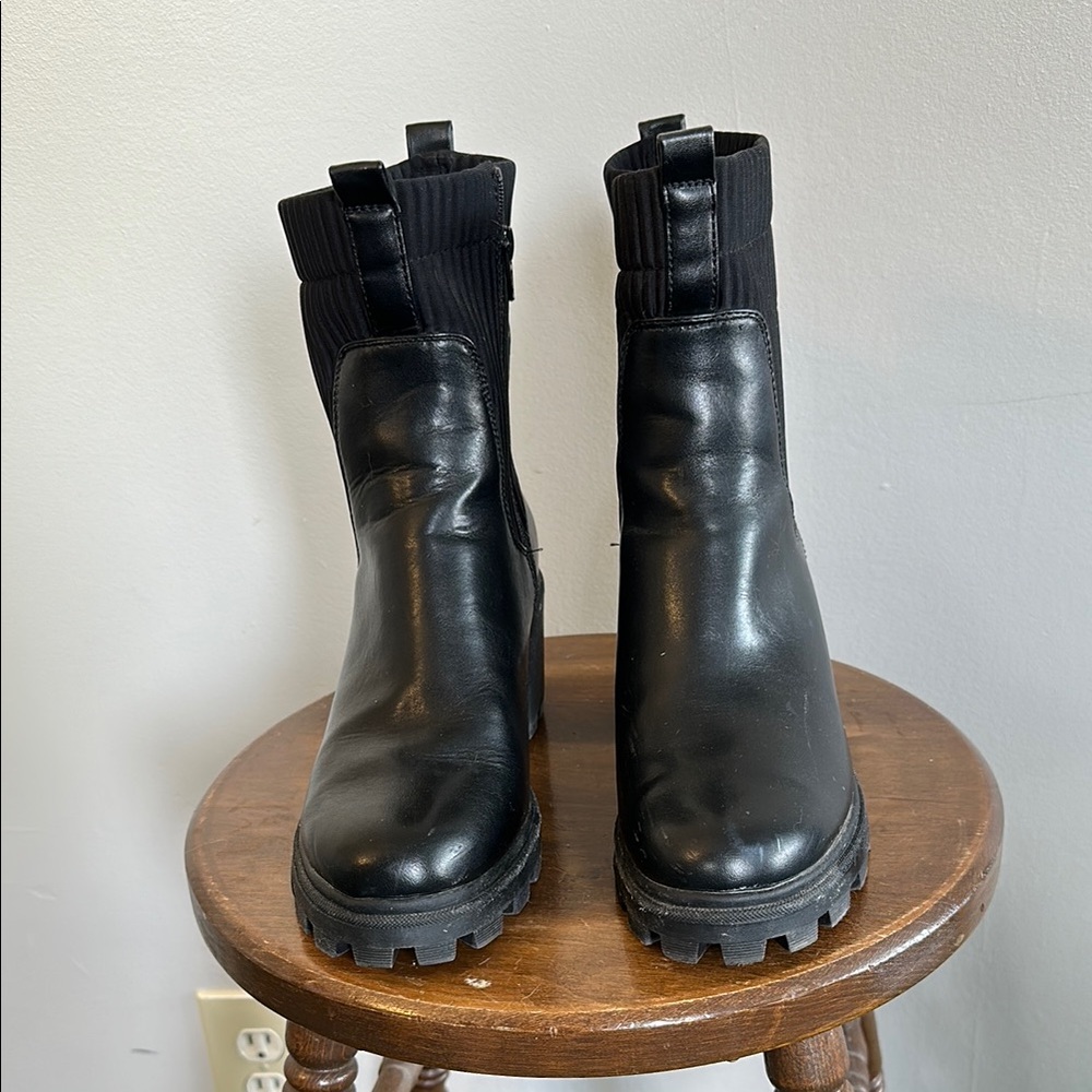 Black Women's Chunky Chelsea Boots